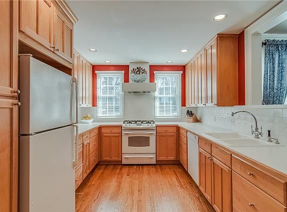 5th image of 114 Lincoln Ct