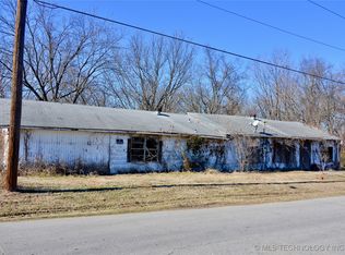 811 S 4th St, Henryetta, OK 74437