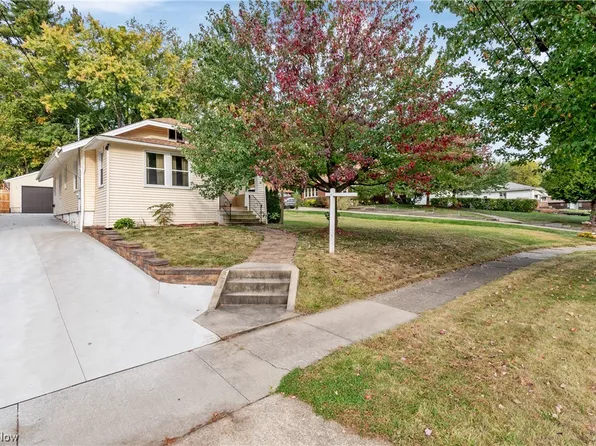 332 High Grove Blvd, Akron, OH 44312