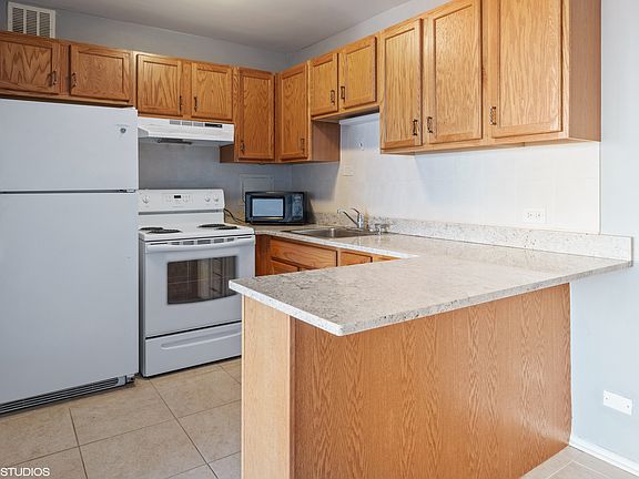 2nd image of 2400 N Lakeview Ave APT 812