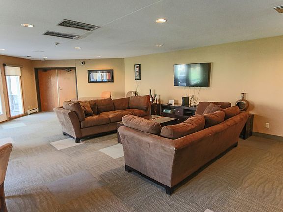 The Edge of Uptown Apartments ; Community Room