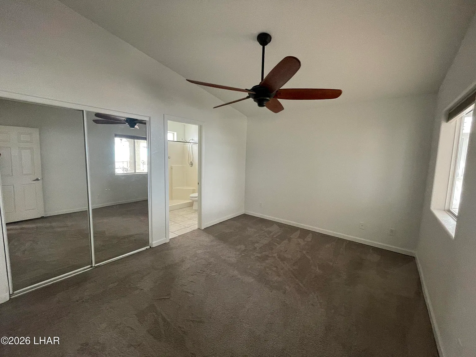 3 bed, 2.0 bath, 1938 sqft, $1,950 — Photo 3