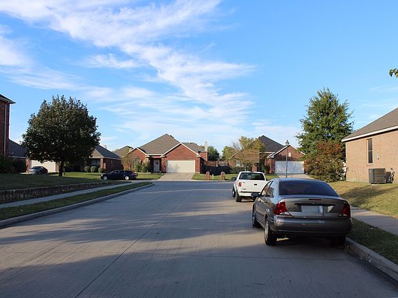 4th image of 2500 Dogwood Dr