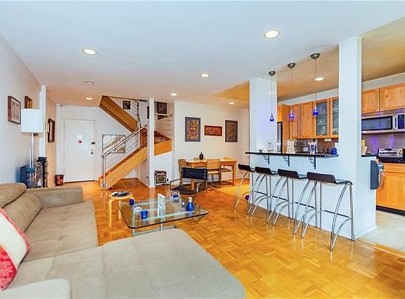 2nd image of 3850 Hudson Manor Ter APT 1EE