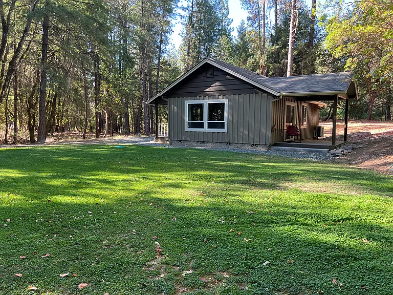 310 Jaynes Dr — Photo 2