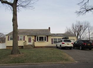 5 David Ln, Ronkonkoma, NY 11779