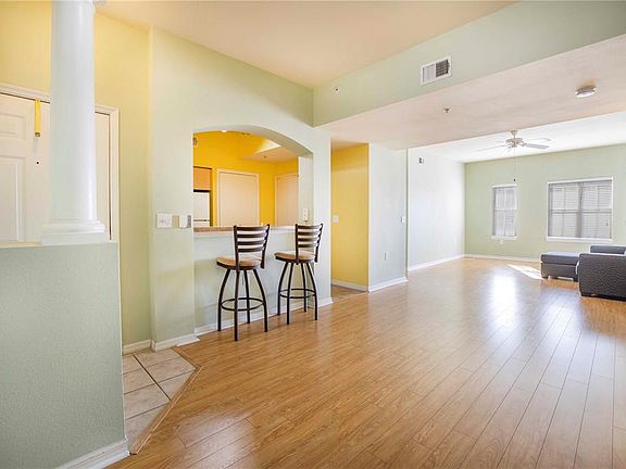 4th image of 100 4th Ave S APT 221