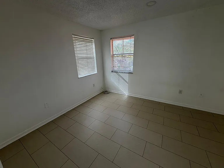 3780 Amalfi Dr — Photo 36