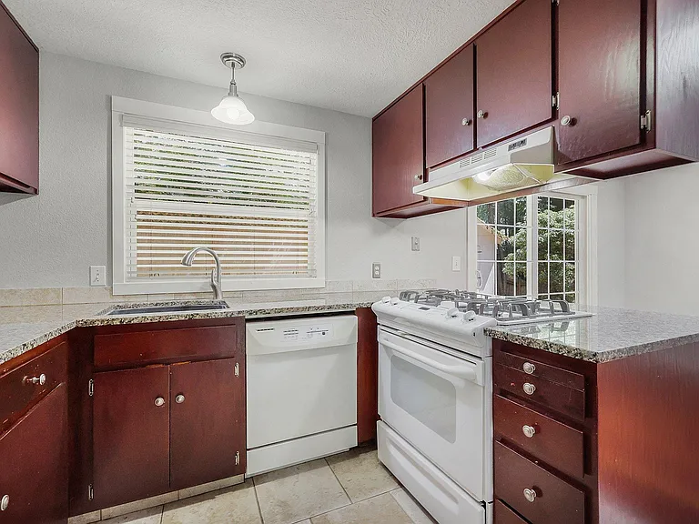 4256 Country Woods Ct — Photo 8