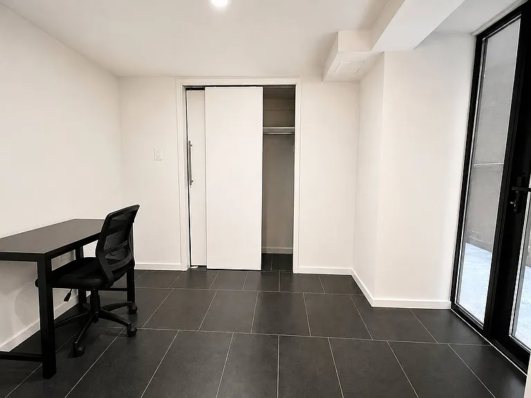 29 Brooklyn Ave #1R — Photo 8