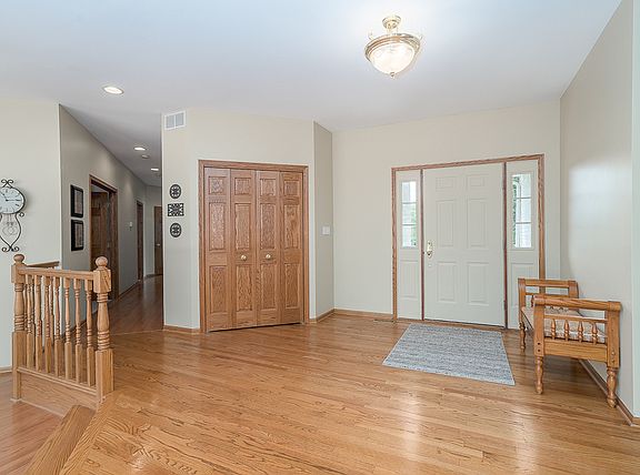 3rd image of 23762 Douglas Dr