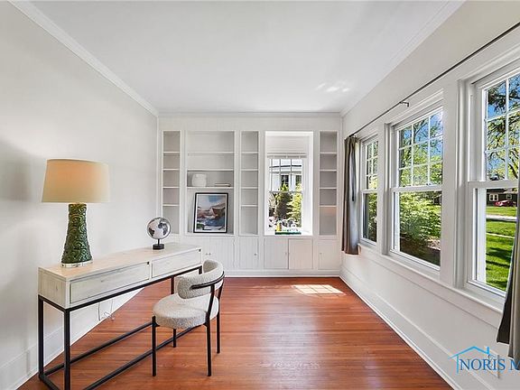 5th image of 432 E 2nd St