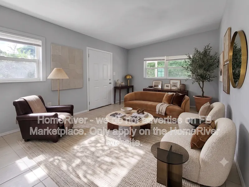 3 bed, 1.0 bath, 960 sqft, $1,580 — Photo 2