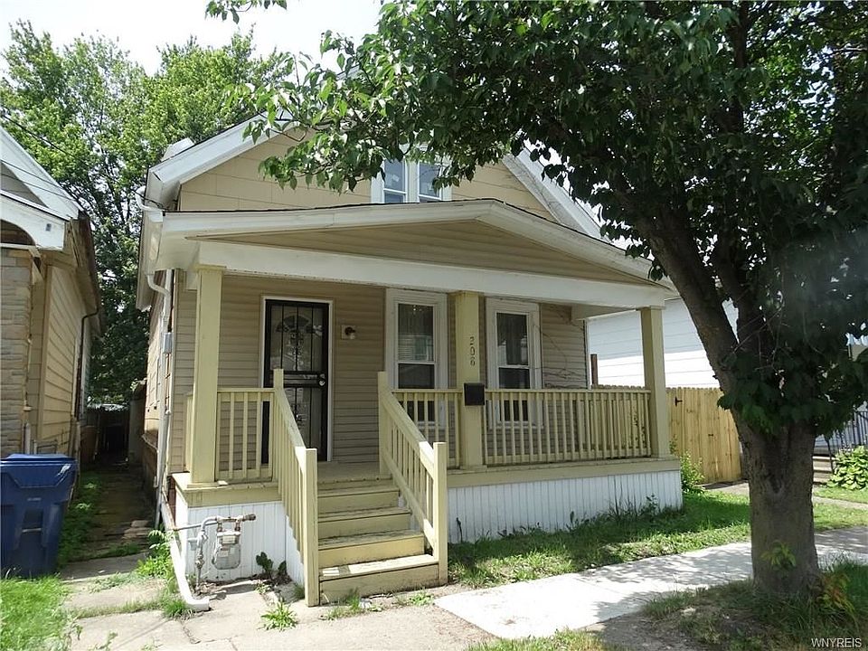 1st image of 208 Thompson St