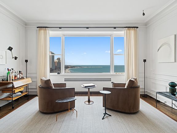 Living Room w/Lake Michigan view