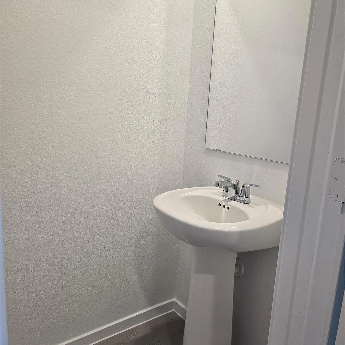 4 bed, 2.5 bath, 1979 sqft, $1,900 — Photo 3