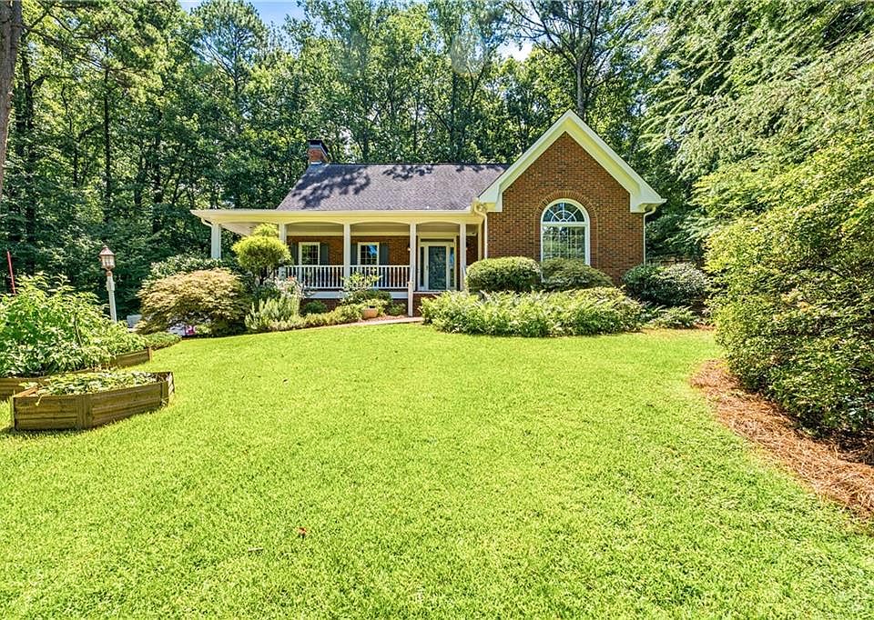 1st image of 196 Roe Hampton Ln