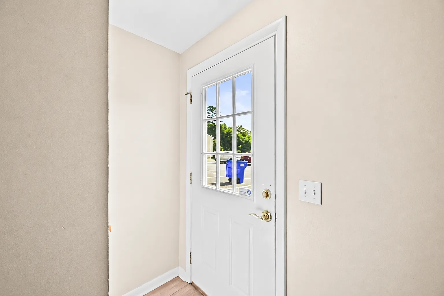 3 bed, 1.5 bath, 1140 sqft, $1,825 — Photo 2
