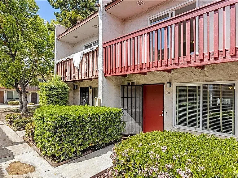 888 Cherrywood Way - 20 — Photo 3