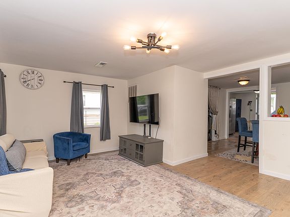 3rd image of 302 3rd St