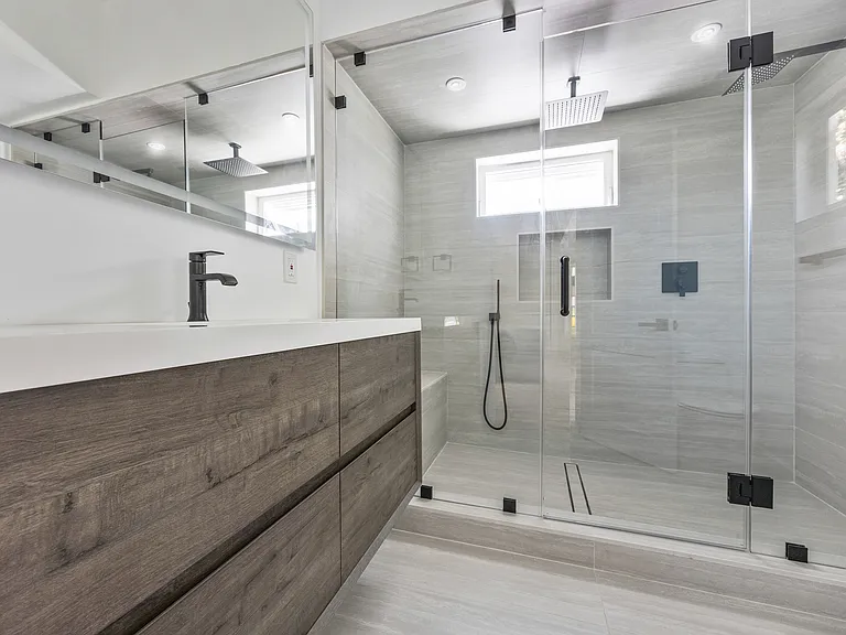 1401 Waterloo St #1 — Photo 16