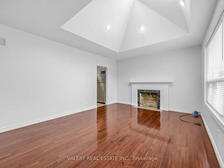 1366 Applewood Rd #MAIN — Photo 4