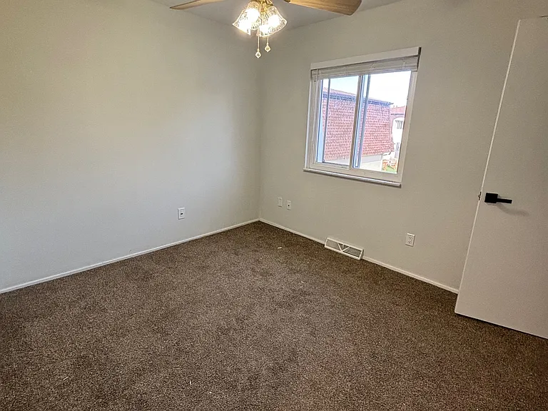 2718 Center St #D — Photo 9