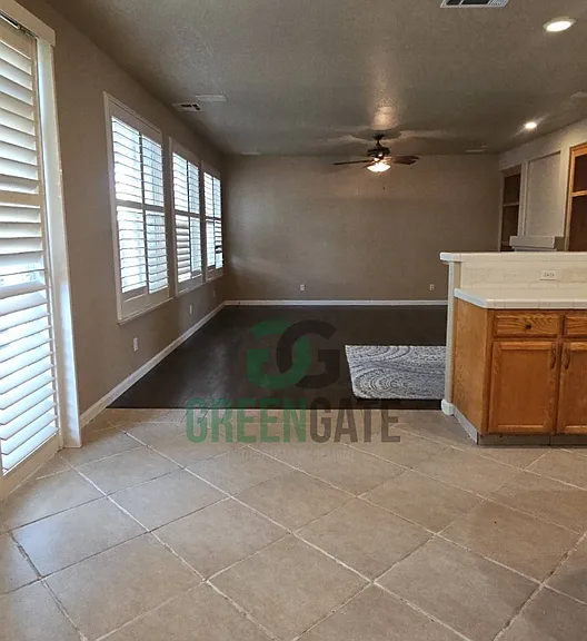 571 Zurich Dr — Photo 24