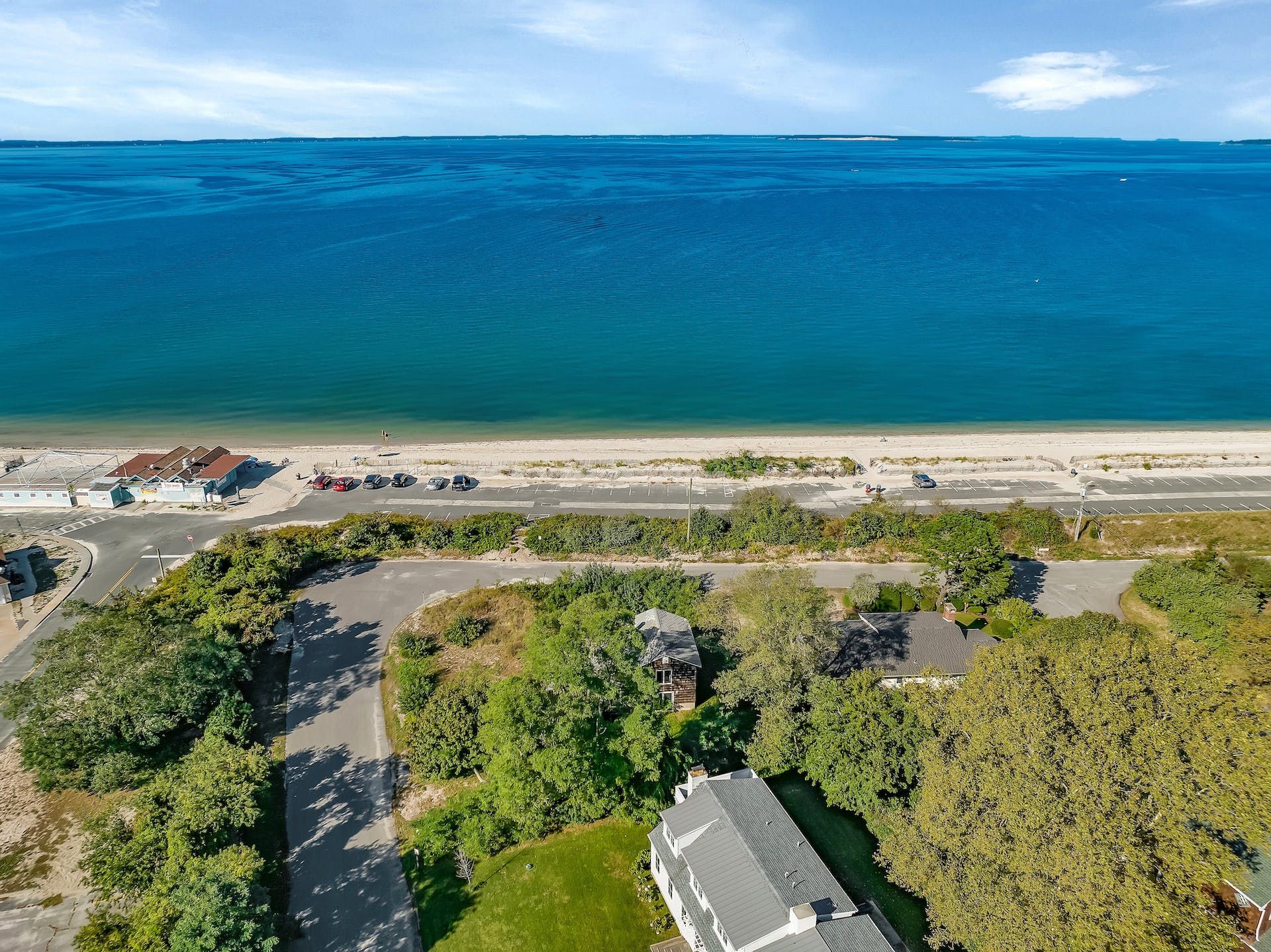 14 Hildreth Pl, Hampton Bays, NY 11946 Out East