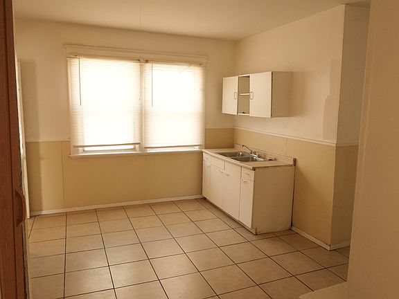 3rd image of 1395 E Delavan Ave APT 2