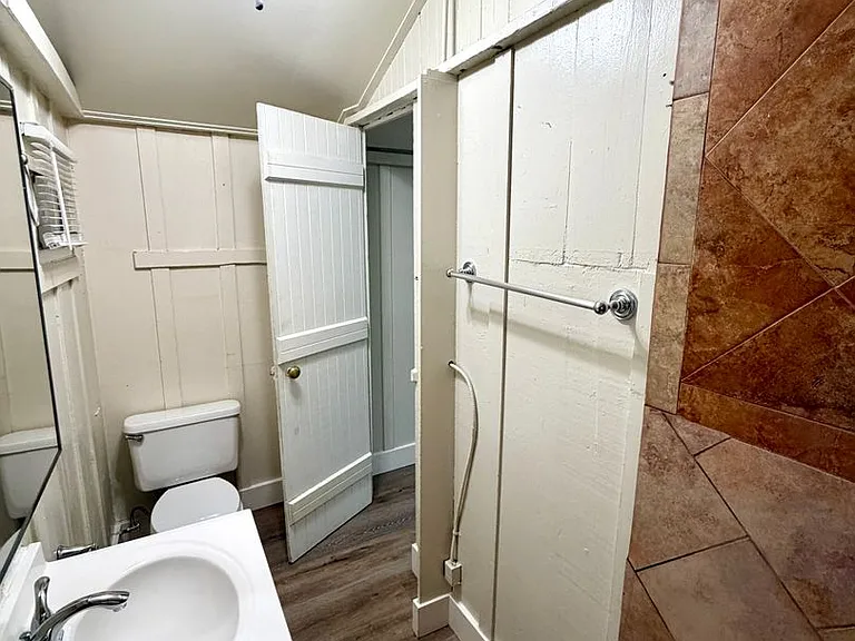 1273 N College Ave — Photo 15