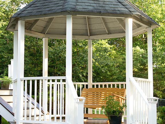 Gazebo w/trex decking