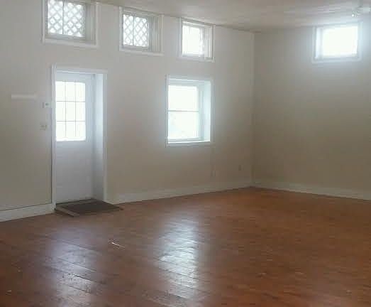 great room 24X 33 ( 10ft ceiling)