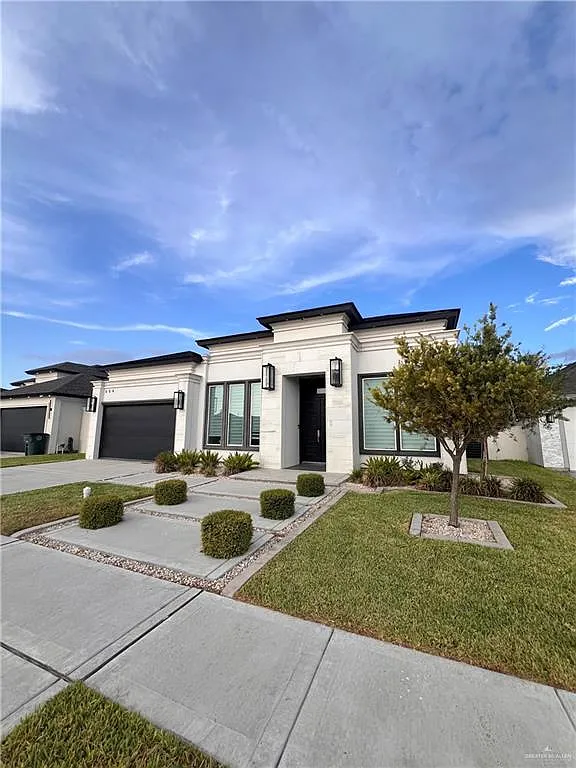 3 bed, 2.5 bath, 2080 sqft, $3,200 — Photo 3