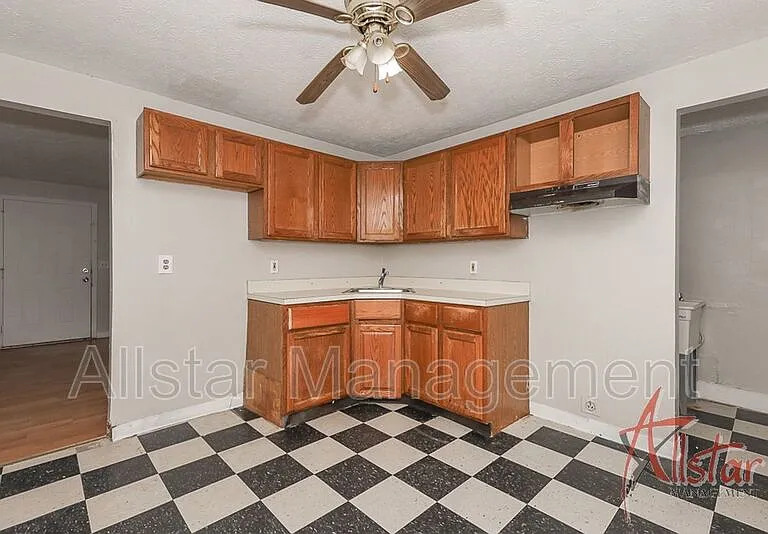 1323 Massachusetts Ave — Photo 15