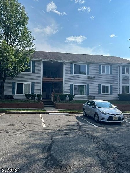 1st image of 86 Marlowe Ct