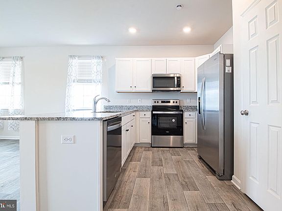 3rd image of 136 Baker Dr