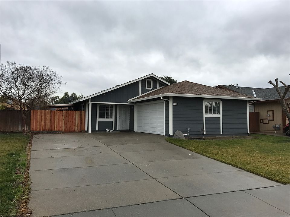 Front - Large Driveway!