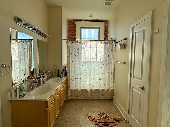 4th image of 21 E Columbia Ave APT 406