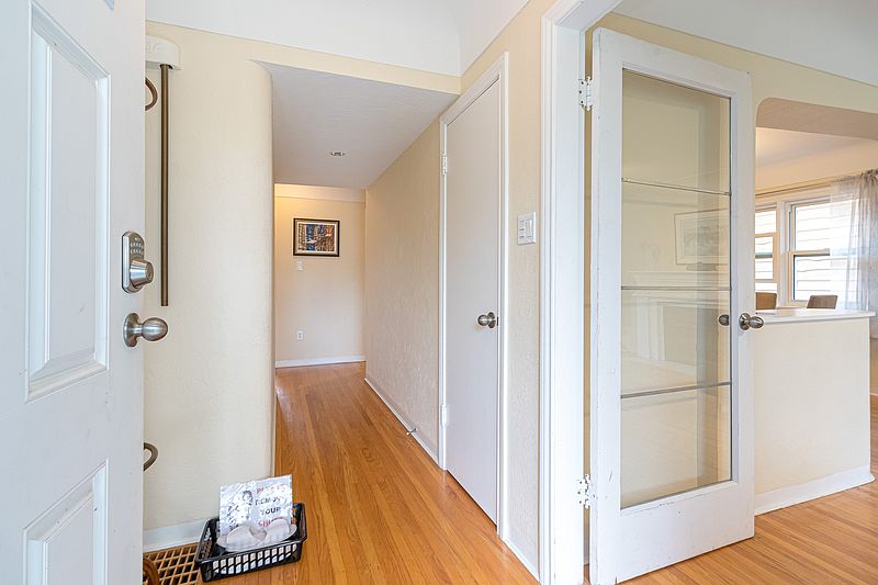 Saanich House for rent - 3 Bedrooms — photo 21