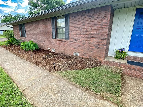 3rd image of 103 Twin Oaks Dr