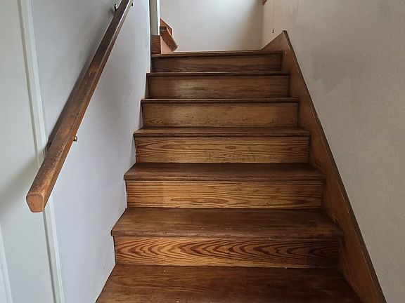 3rd image of 609 Oak Hill Ave