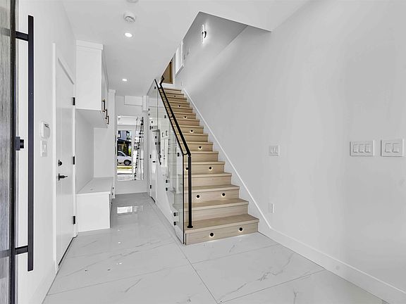 3rd image of 16649 18a Ave #102