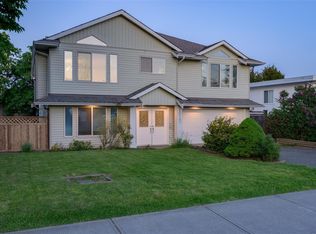 10143 Resthaven Dr, Sidney, BC V8L3G3