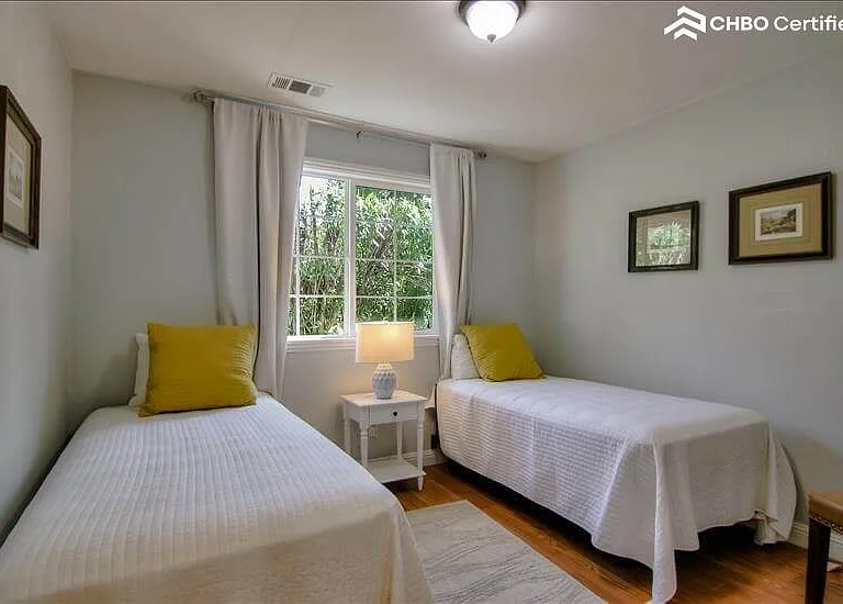 Second Bedroom with Two Twin Beds