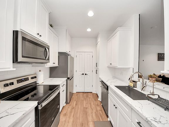 5th image of 2475 Underwood St APT 262