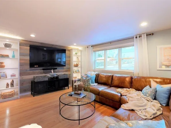 37 Marivista Ave, Waltham, MA 02451