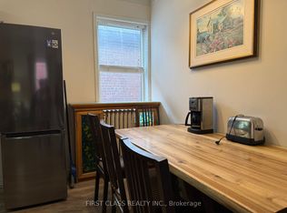 366 Lippincott St #3, Toronto, ON M5S 2P7