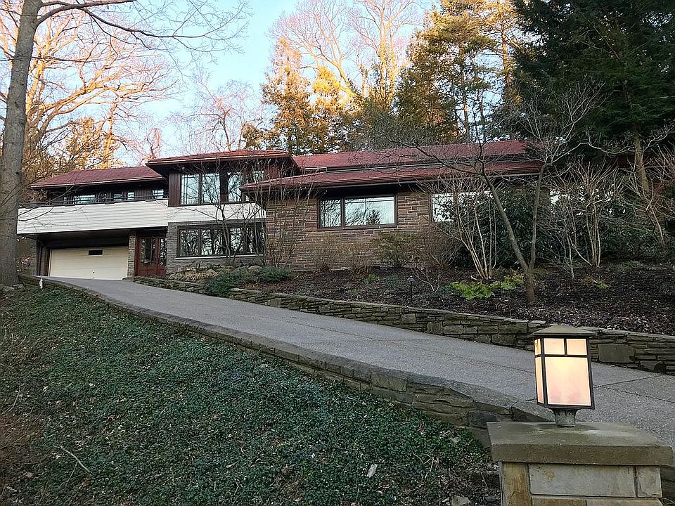 2nd image of 12 Forest Glen Dr