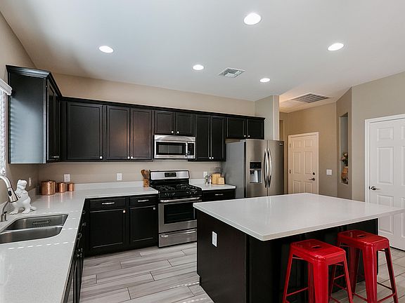5th image of 264 W Andrew Potter St